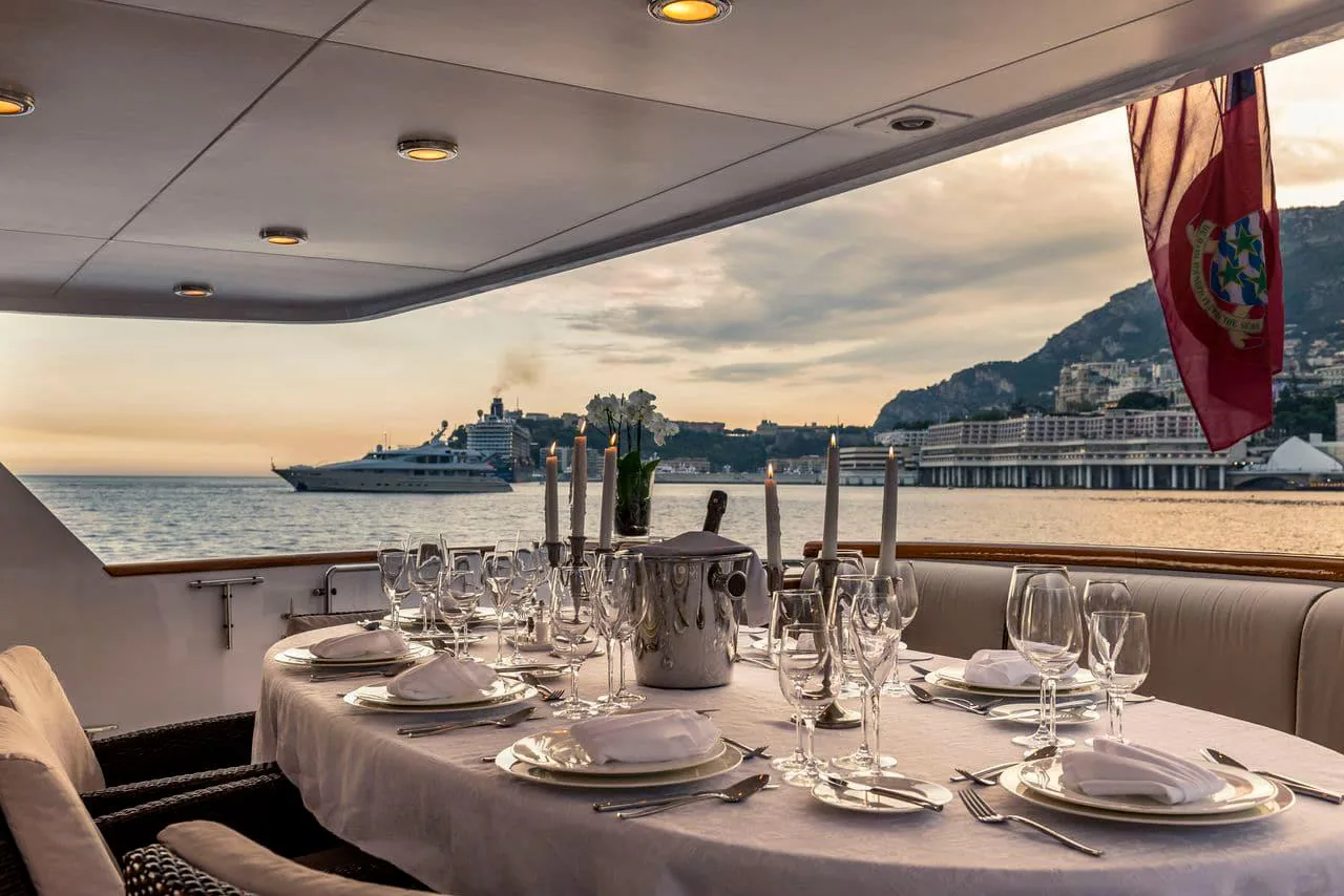Jojo — photo 3 location yacht Cannes
