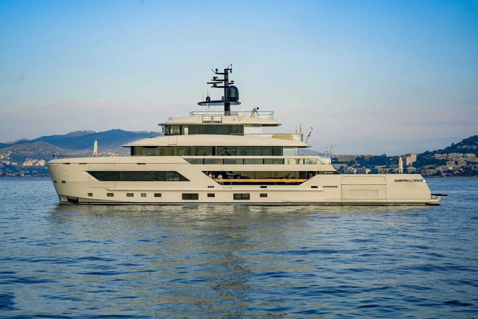 LA LA LAND - photo 9 yacht charter Cannes