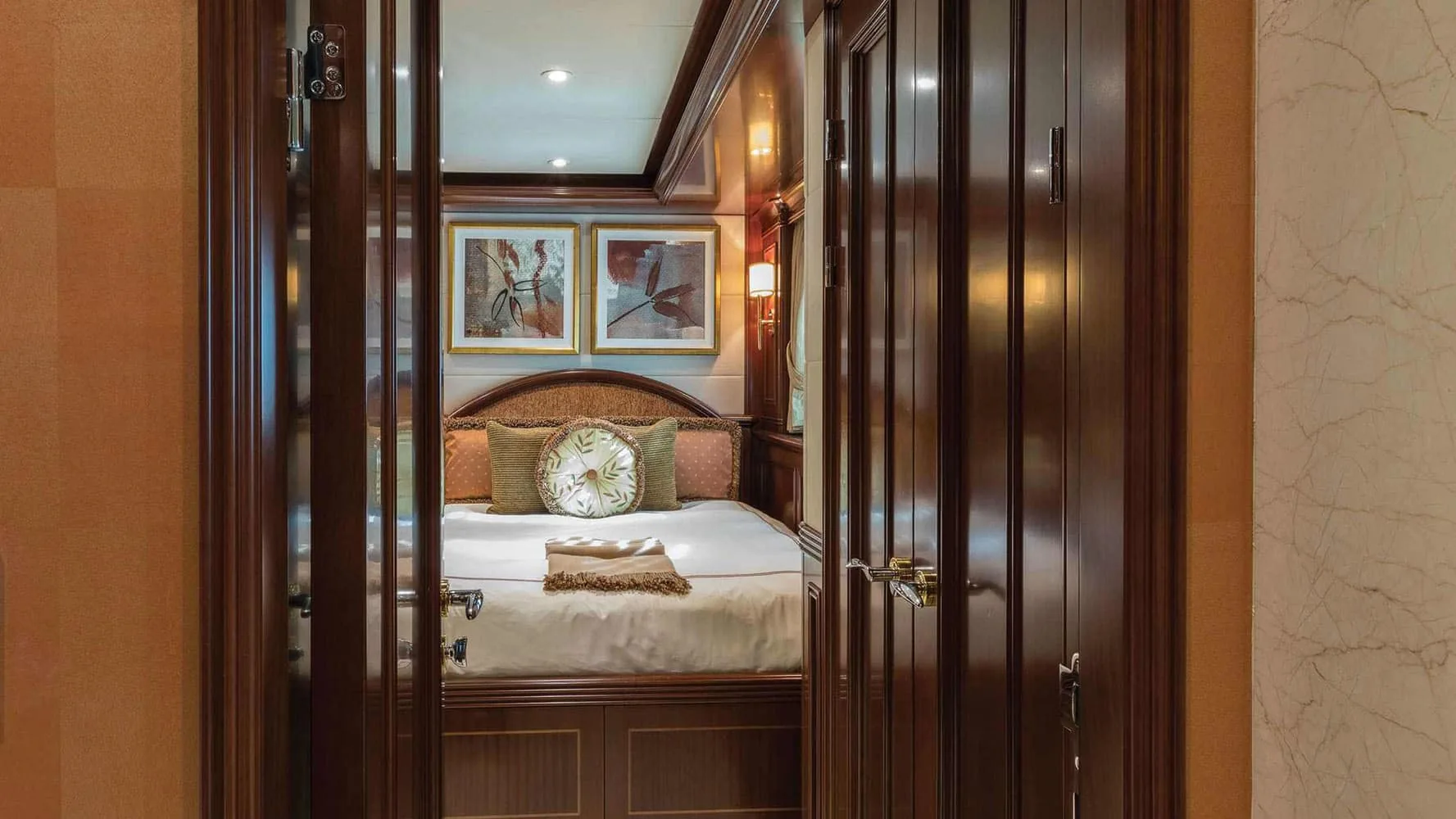 LADY BETH - photo 10 yacht charter Cannes