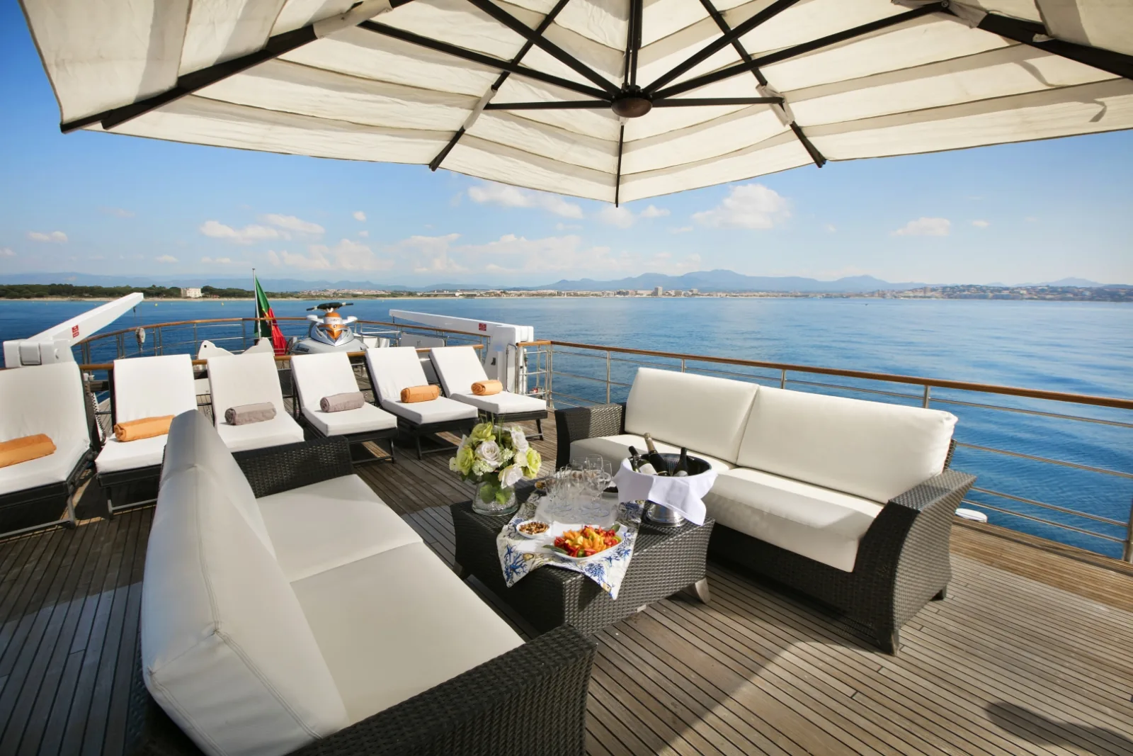 LADY JERSEY - photo 6 yacht charter Cannes