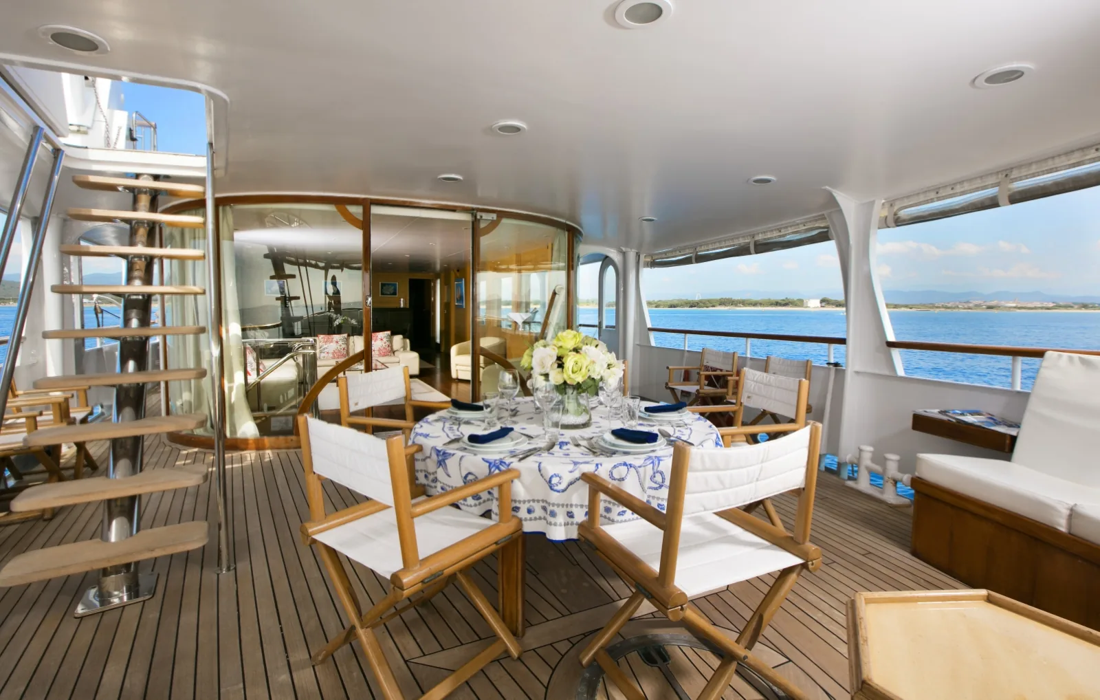 LADY JERSEY - photo 8 yacht charter Cannes