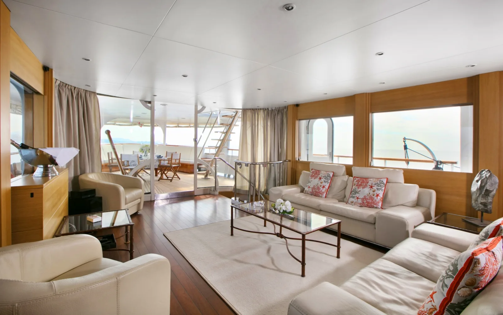 LADY JERSEY - photo 15 yacht charter Cannes