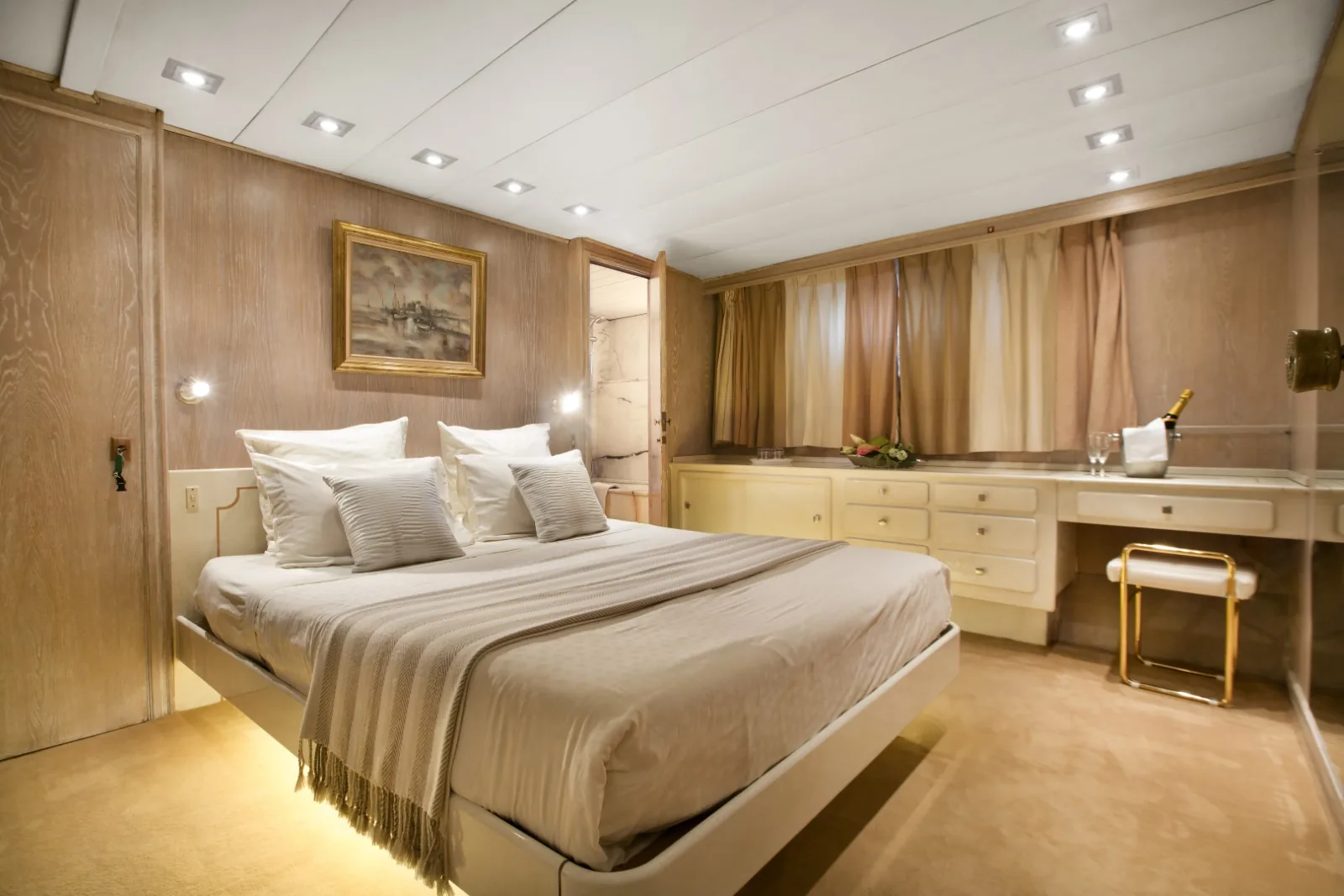 LADY JERSEY - photo 17 yacht charter Cannes
