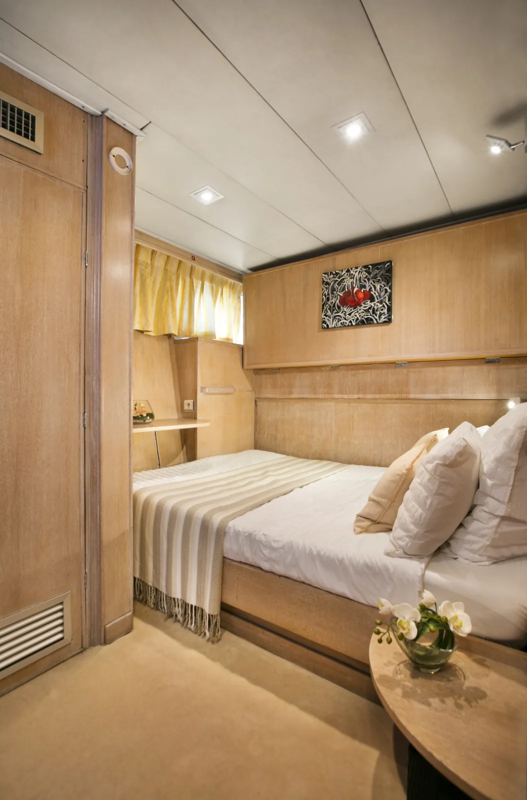 LADY JERSEY - photo 18 yacht charter Cannes