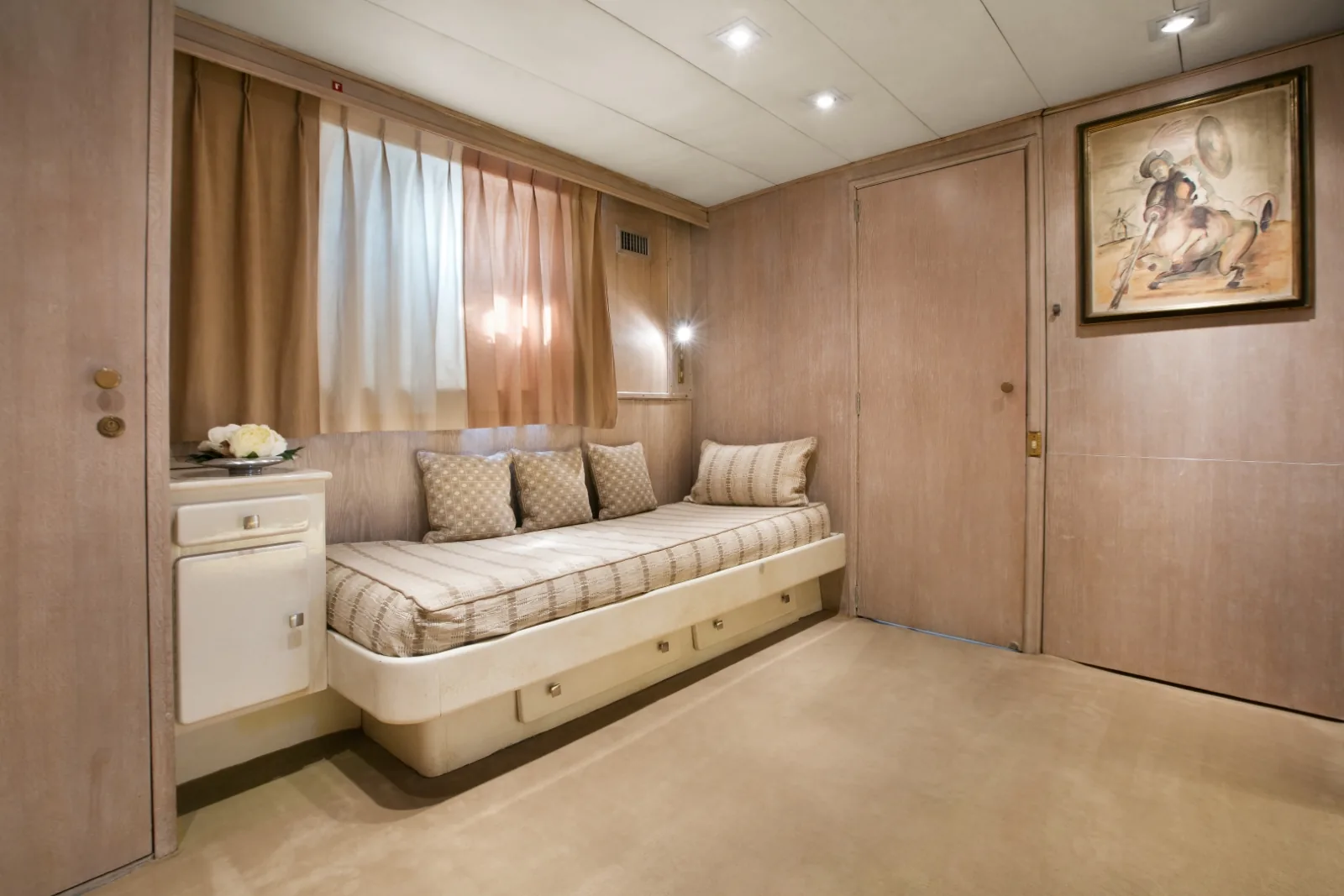 LADY JERSEY - photo 19 yacht charter Cannes
