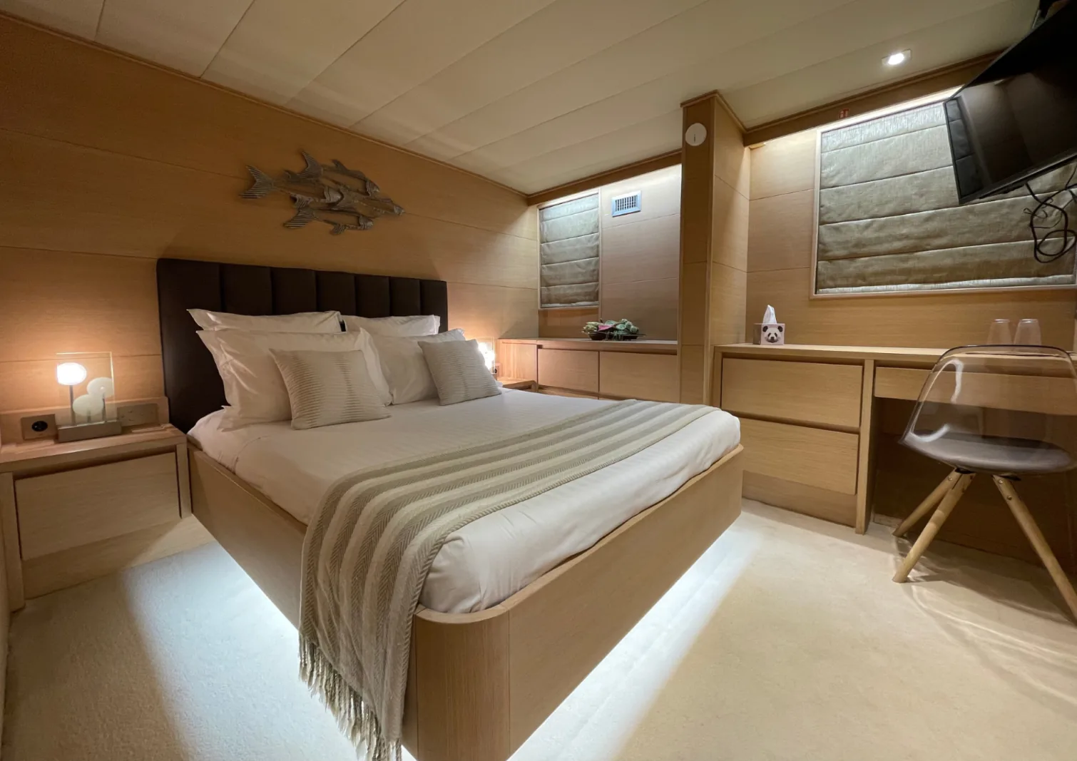 LADY JERSEY - photo 22 yacht charter Cannes