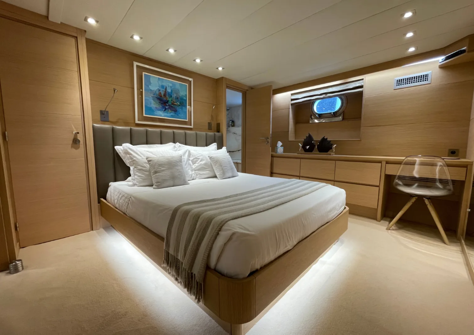 LADY JERSEY - photo 24 yacht charter Cannes