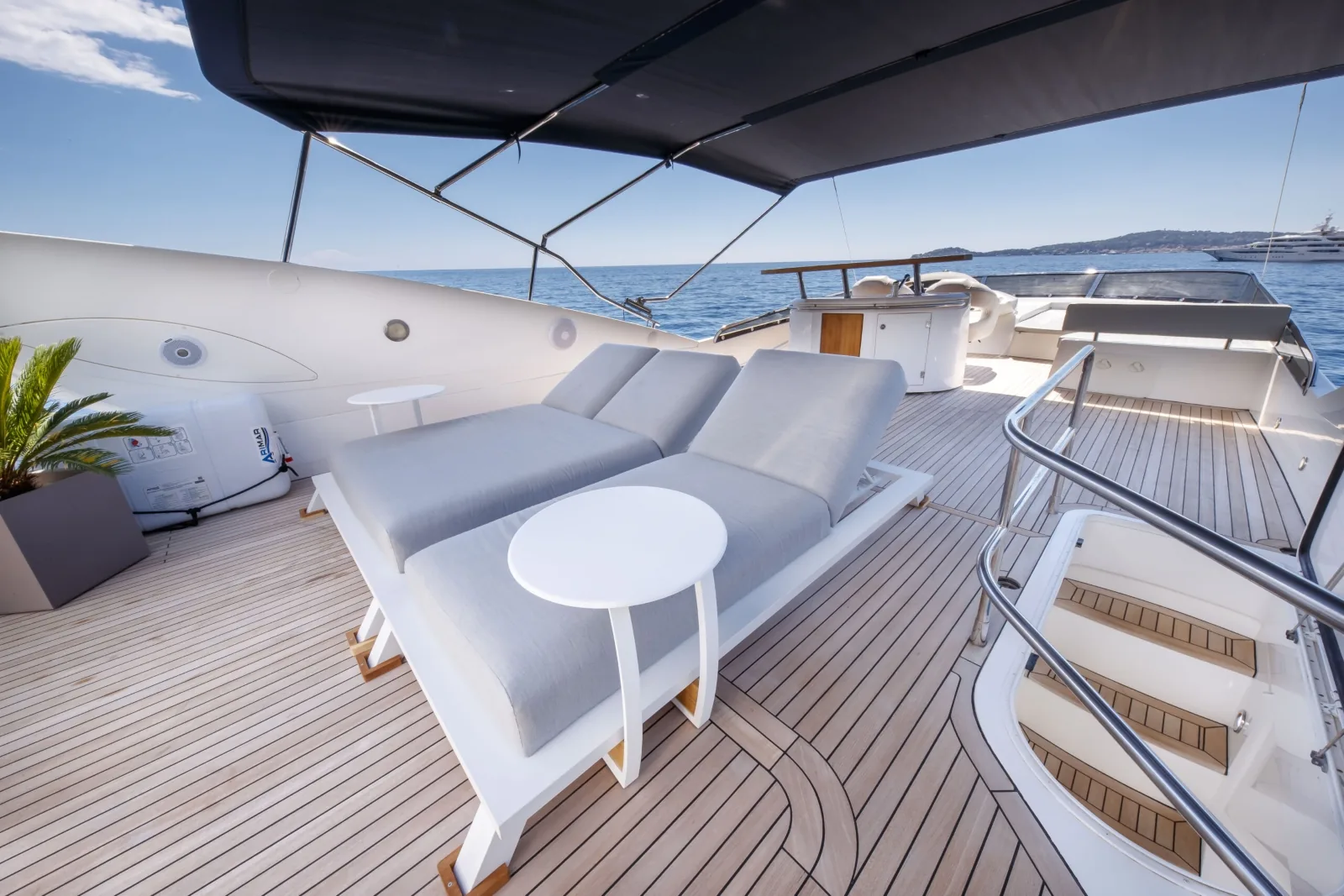 LADY YOUSRA - photo 8 yacht charter Cannes