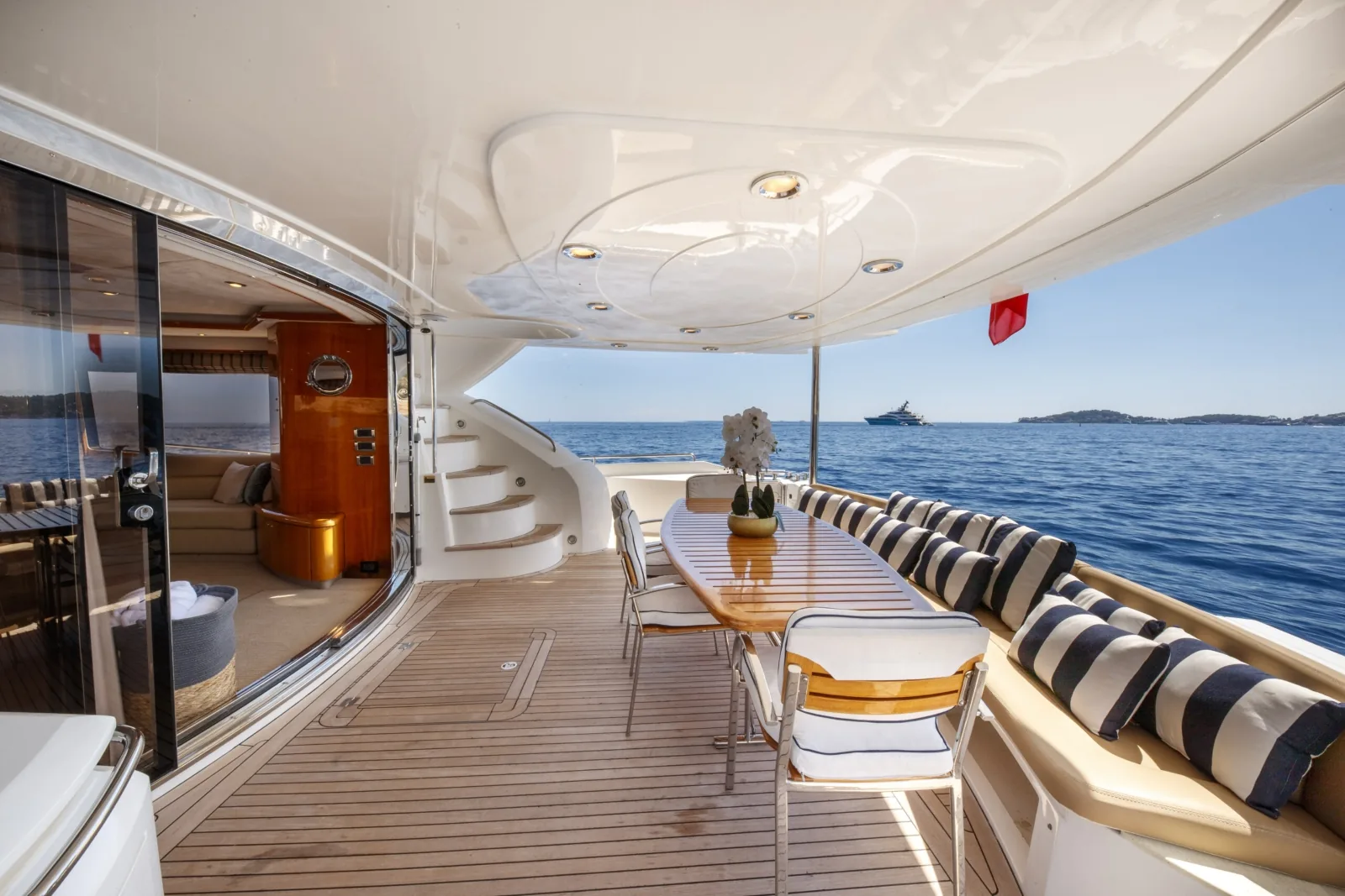 LADY YOUSRA - photo 12 yacht charter Cannes