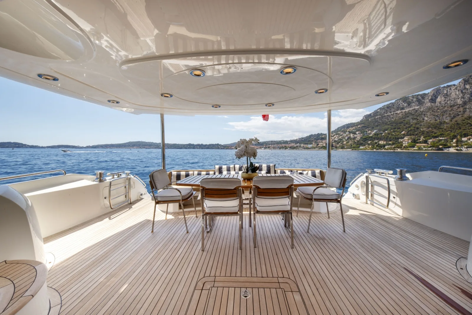LADY YOUSRA - photo 13 yacht charter Cannes