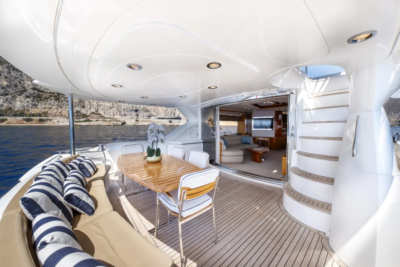 LADY YOUSRA - photo 14 yacht charter Cannes