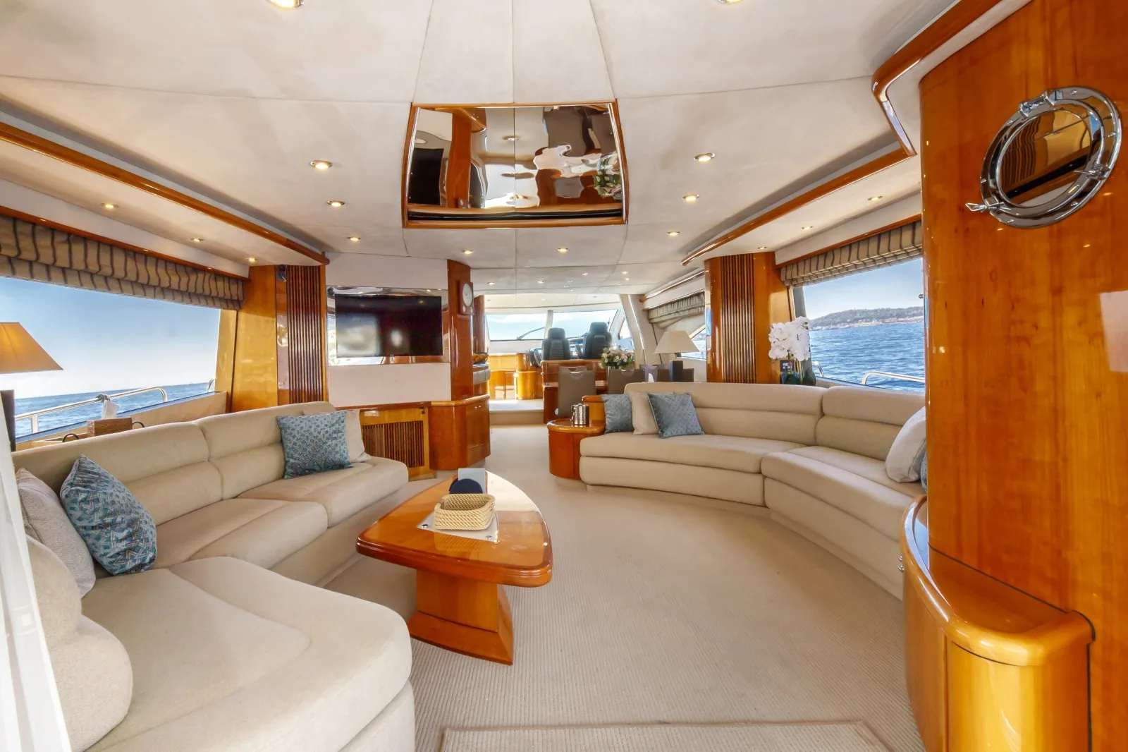 LADY YOUSRA - photo 15 yacht charter Cannes
