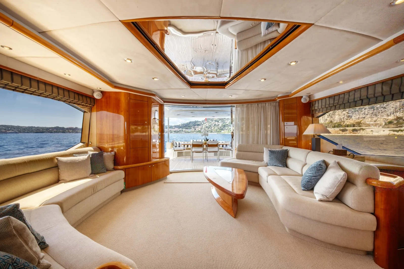 LADY YOUSRA - photo 17 yacht charter Cannes