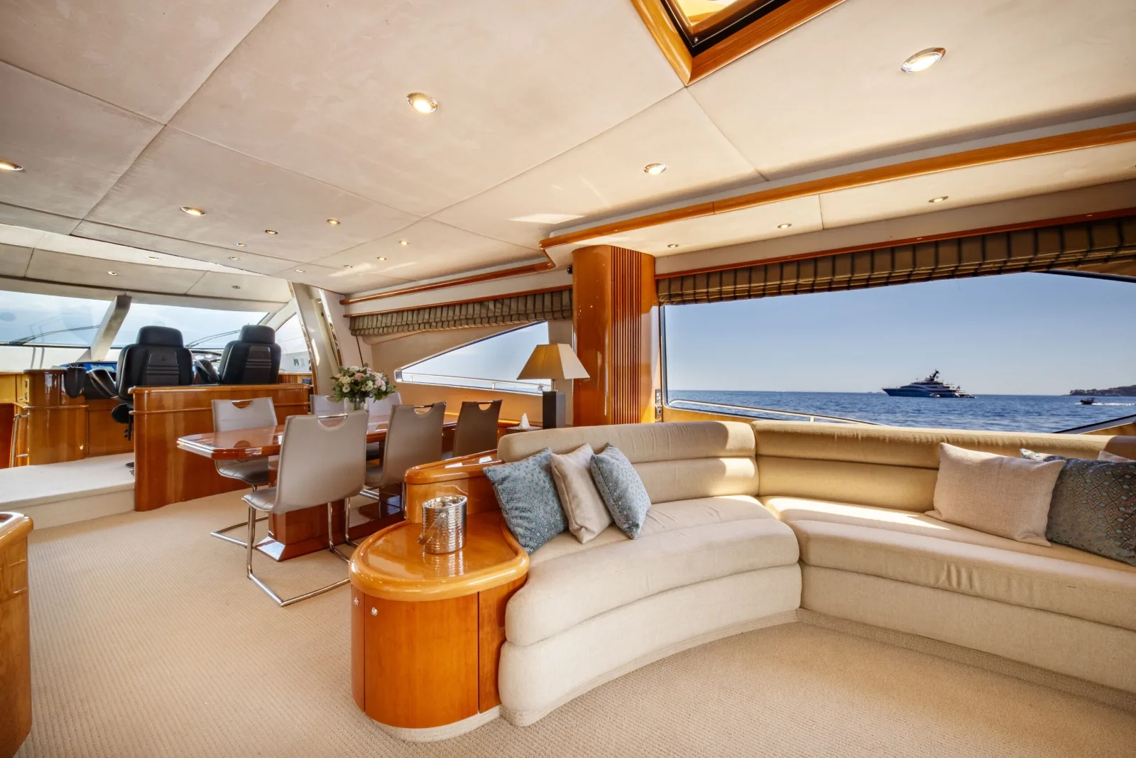 LADY YOUSRA - photo 18 yacht charter Cannes
