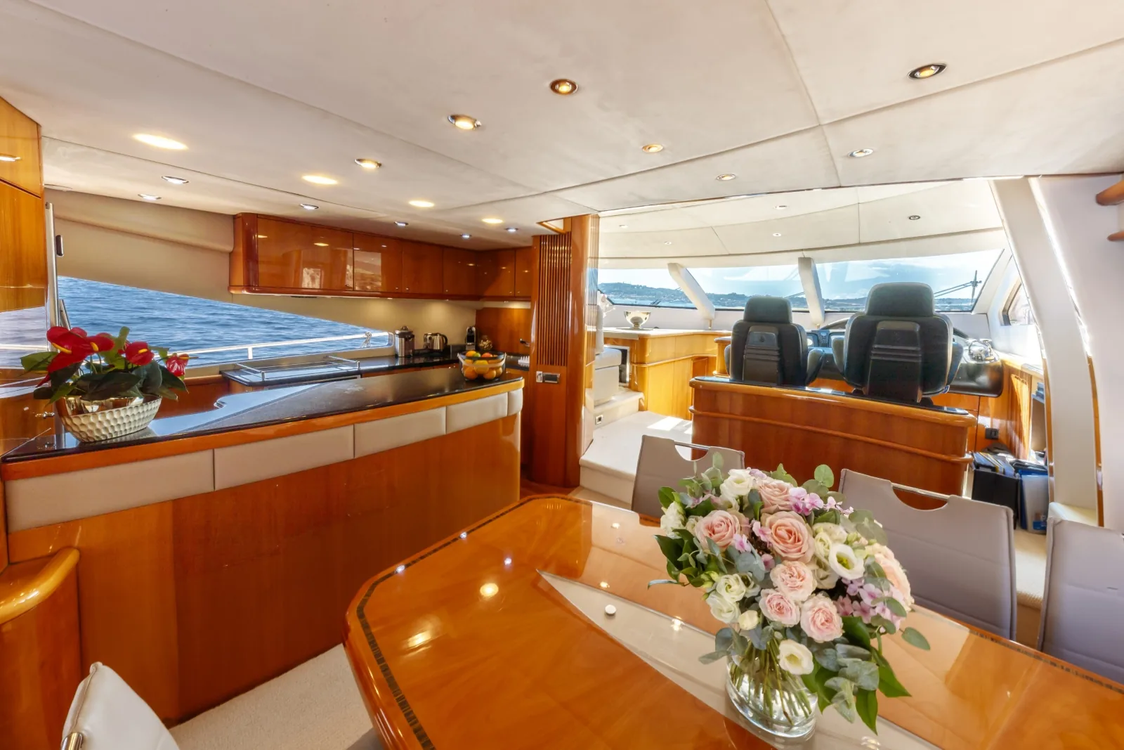 LADY YOUSRA - photo 21 yacht charter Cannes
