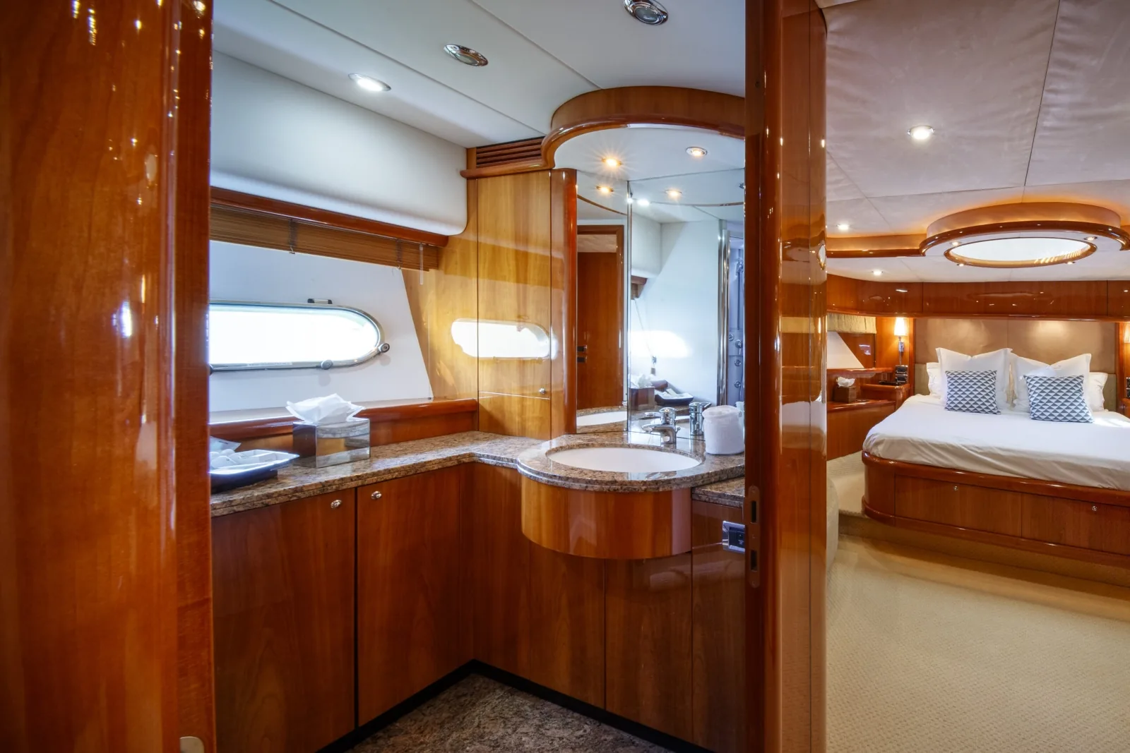 LADY YOUSRA - photo 31 yacht charter Cannes