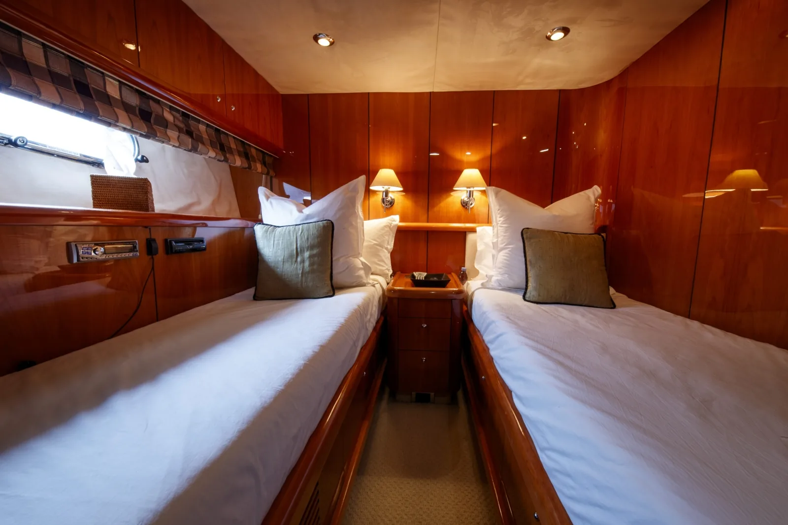 LADY YOUSRA - photo 32 yacht charter Cannes