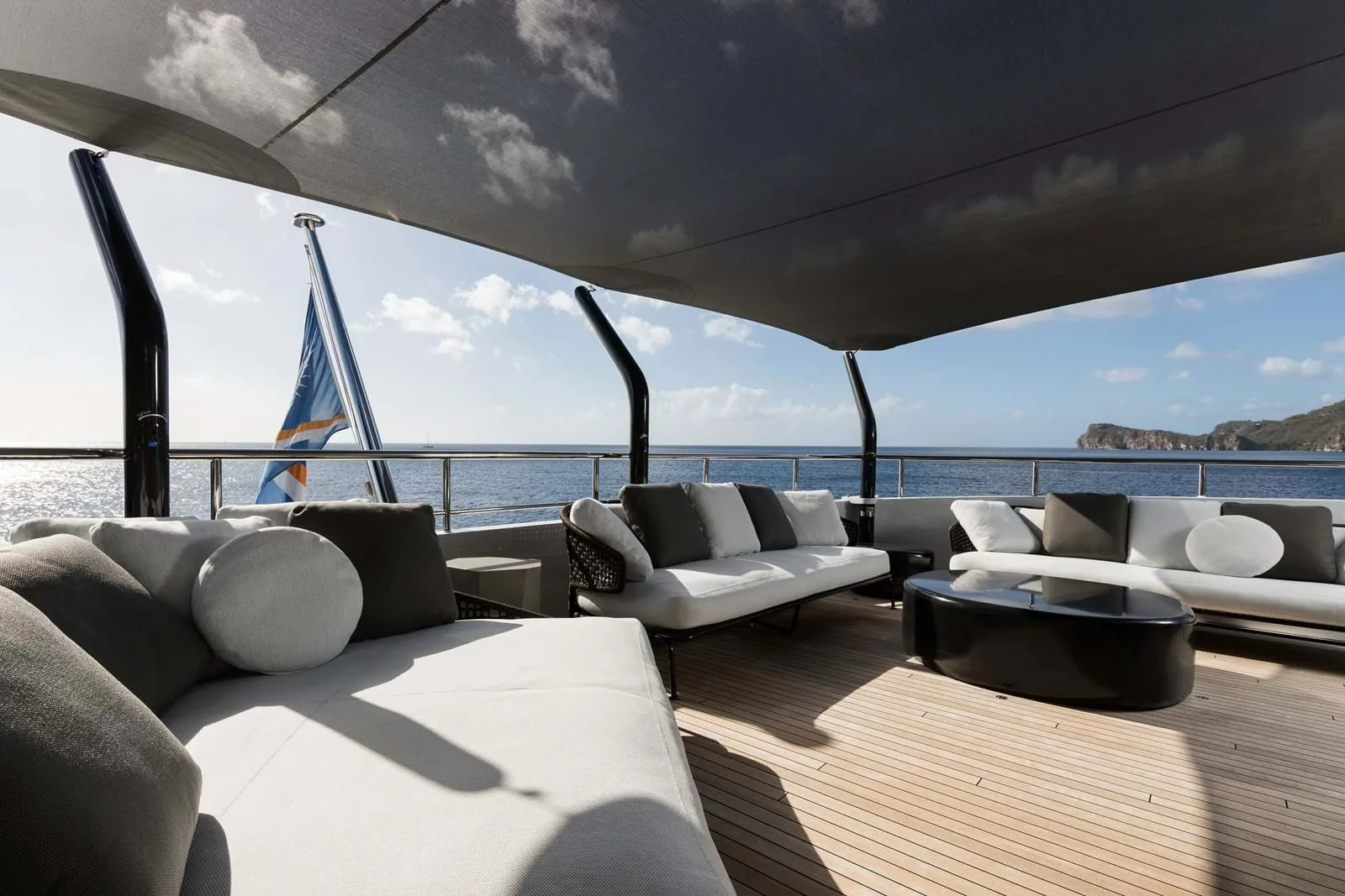 LAURENTIA - photo 16 yacht charter Cannes