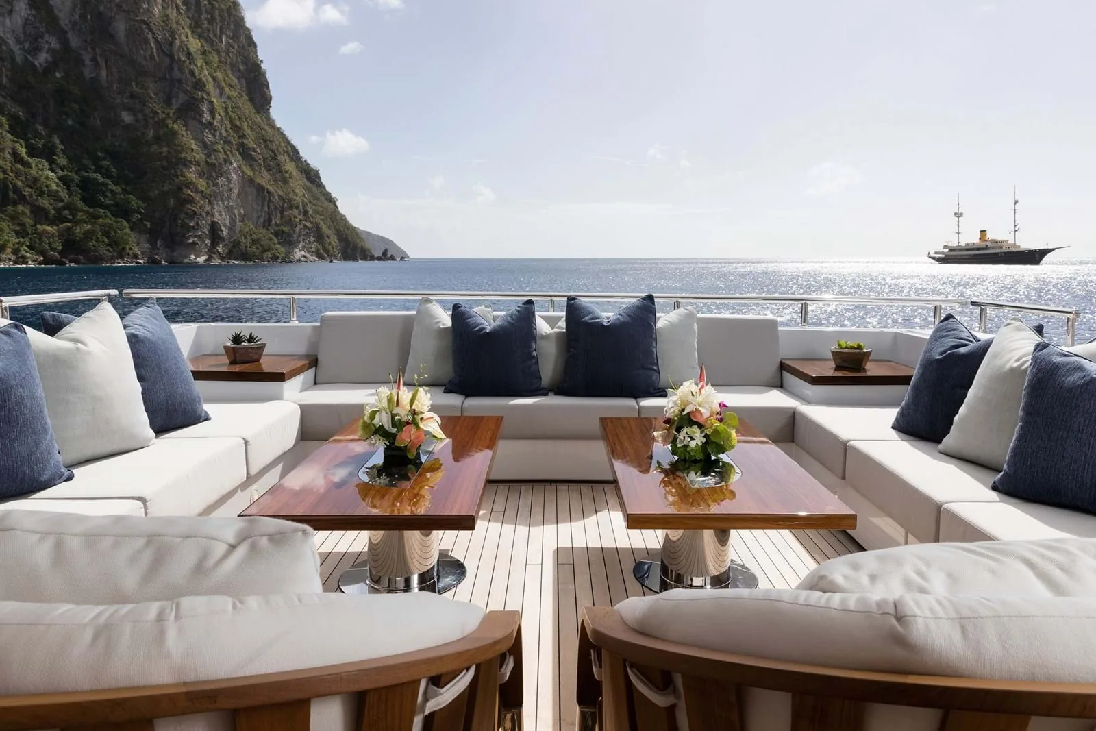 LAURENTIA - photo 17 yacht charter Cannes