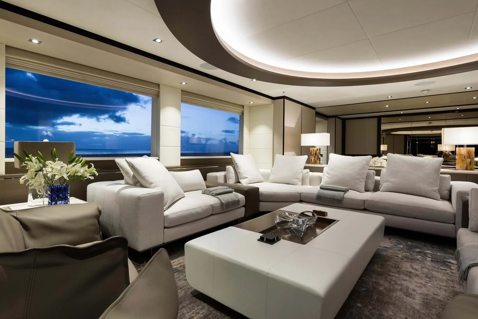 LAURENTIA - photo 19 yacht charter Cannes