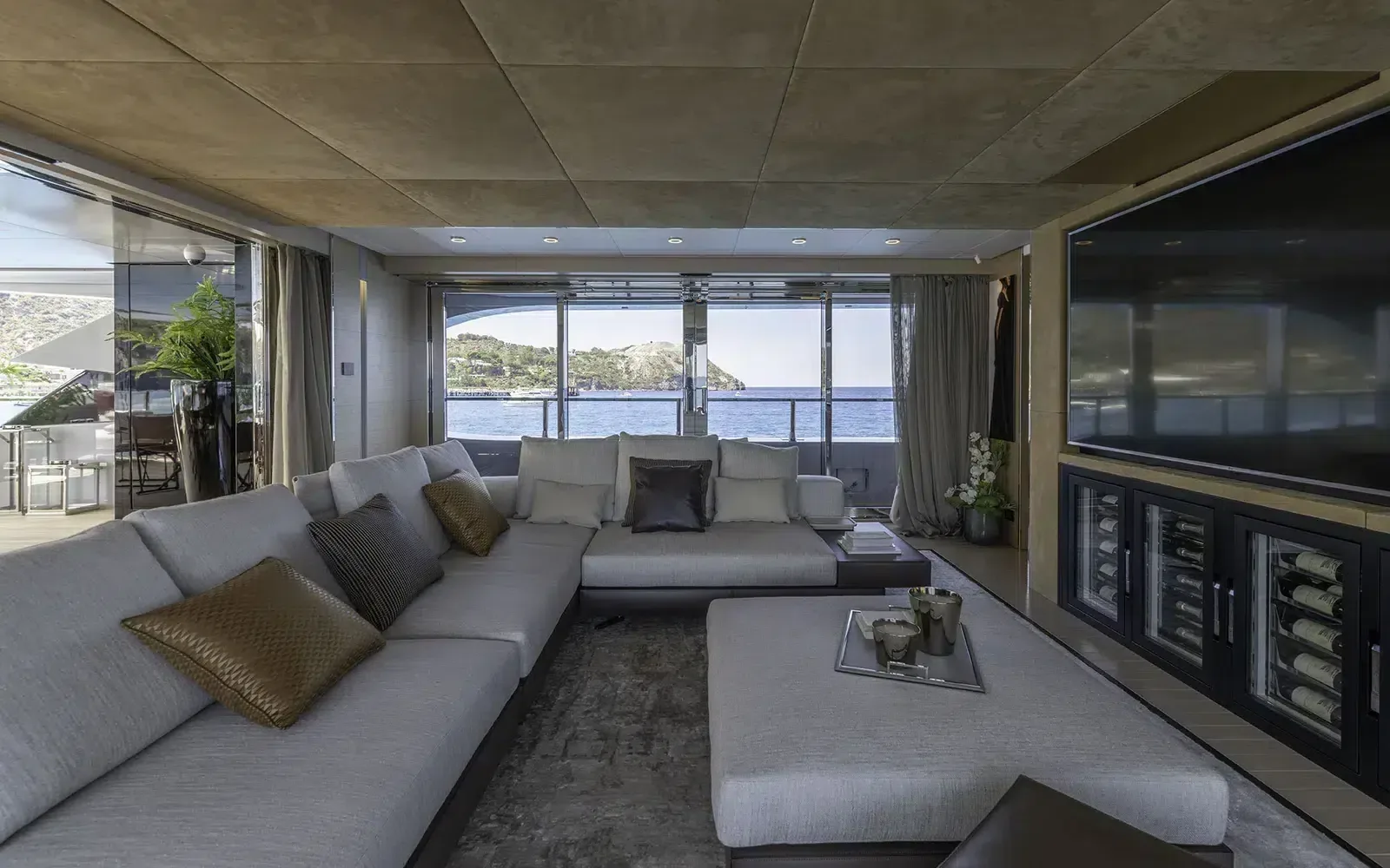 LEL - photo 14 yacht charter Cannes