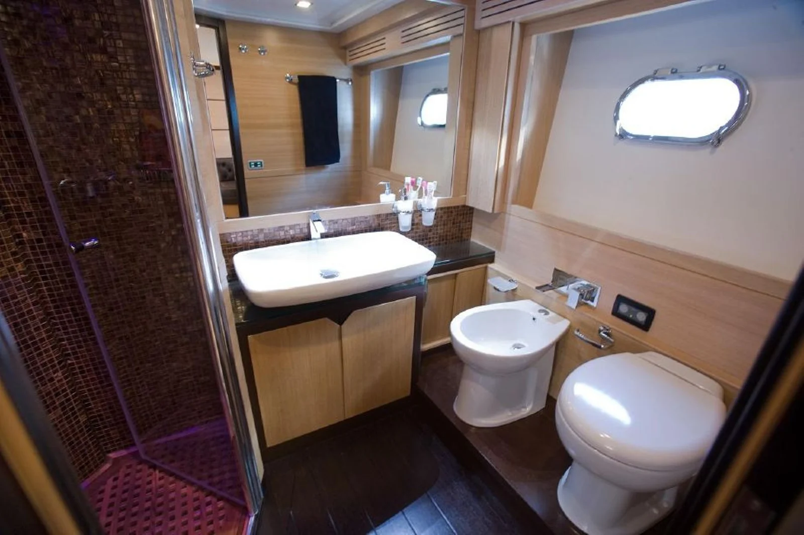Leonard 74, photo 3 location yacht Cannes