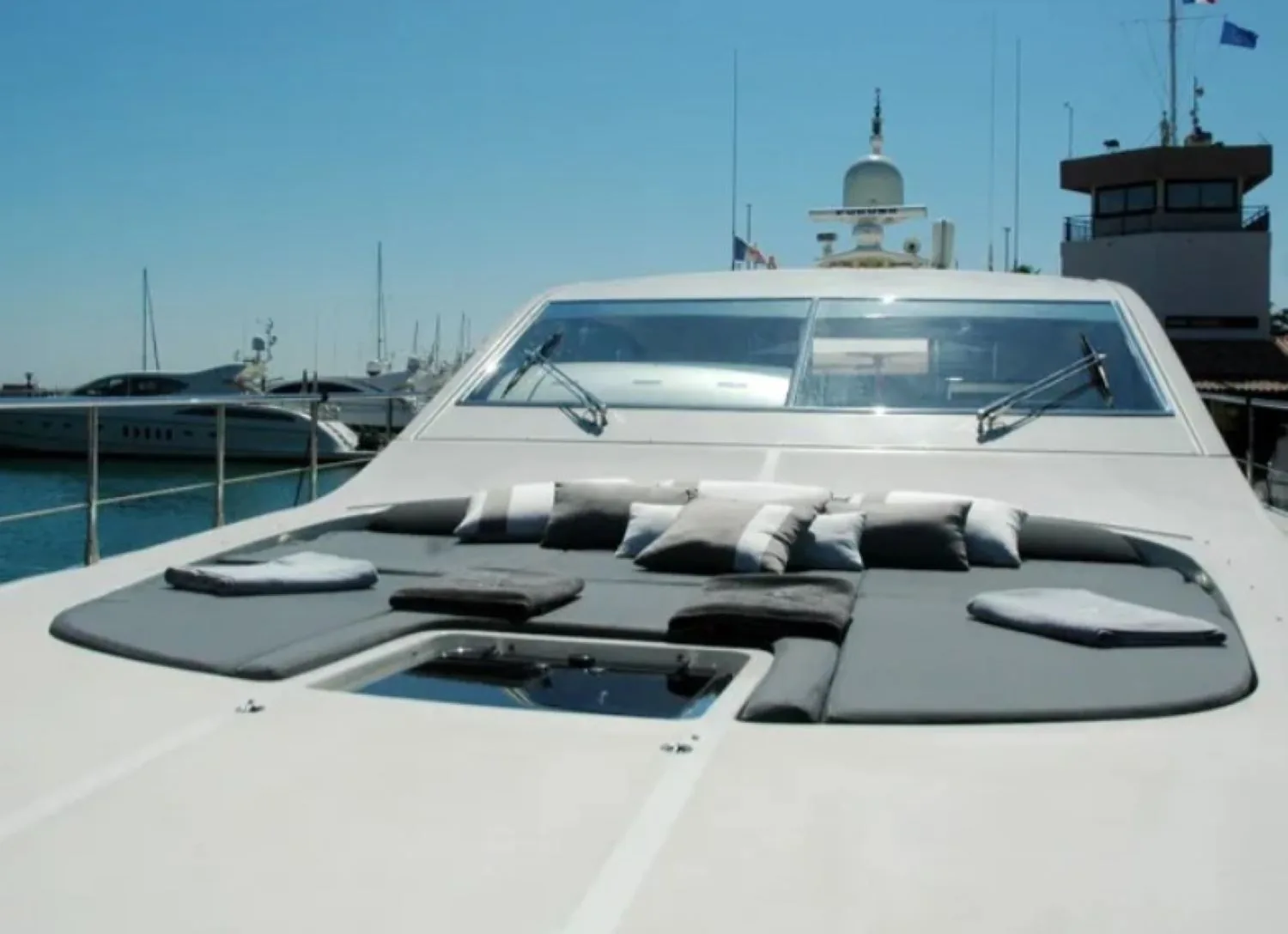 LEOPARD 24 - photo 8 yacht charter Cannes