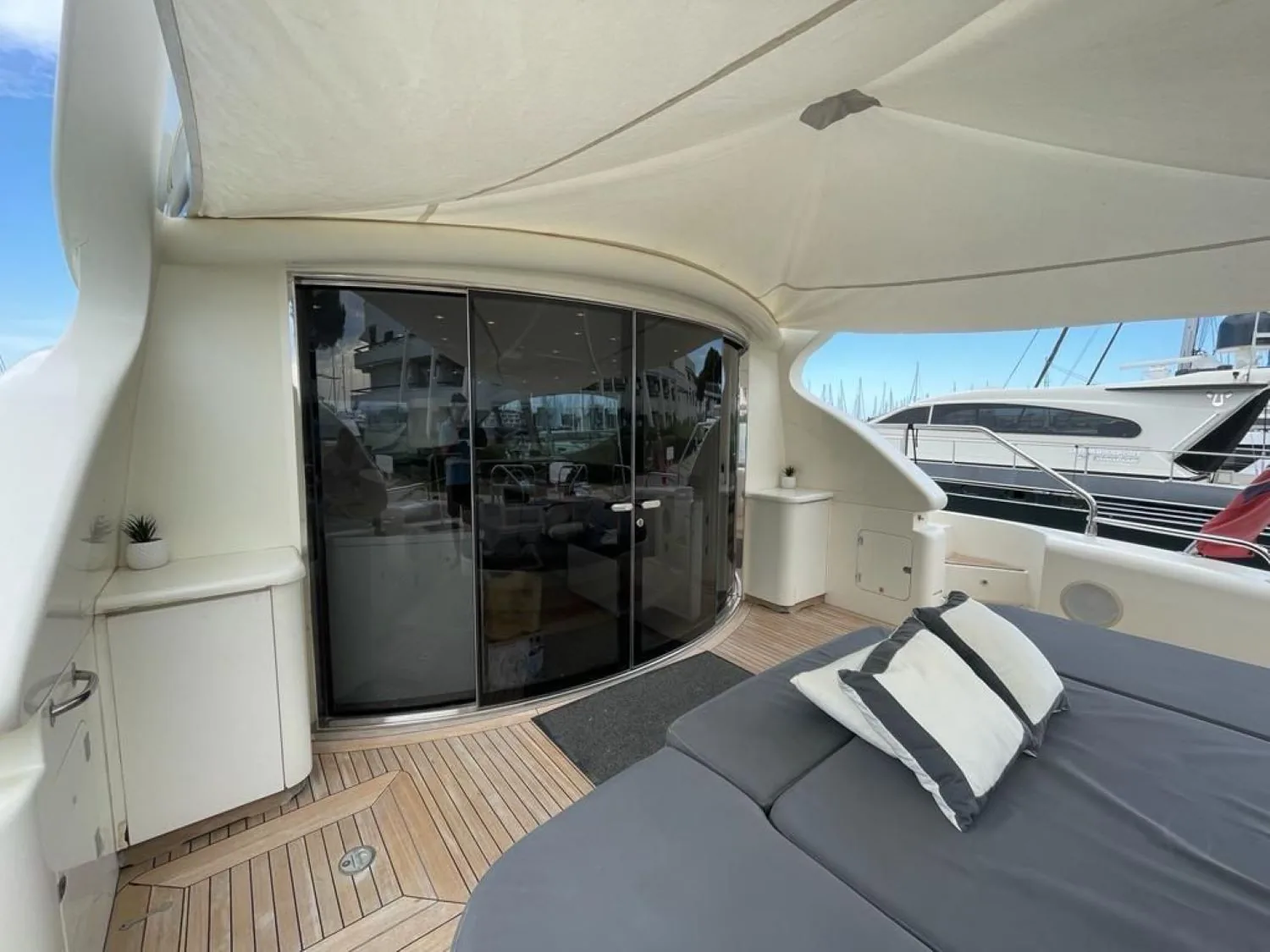 LEOPARD 24 - photo 11 yacht charter Cannes