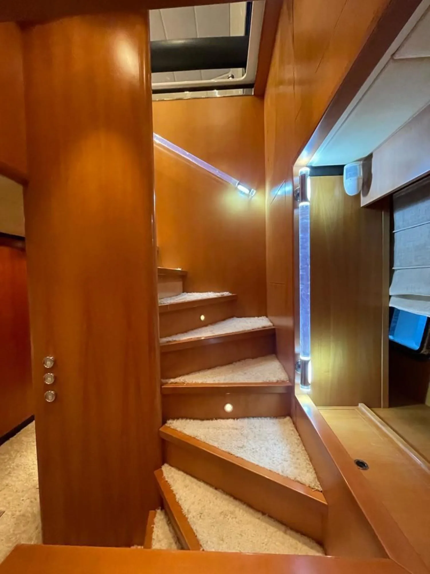 LEOPARD 24 - photo 14 yacht charter Cannes