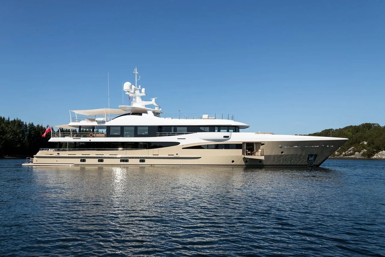 LILI - photo 4 yacht charter Cannes