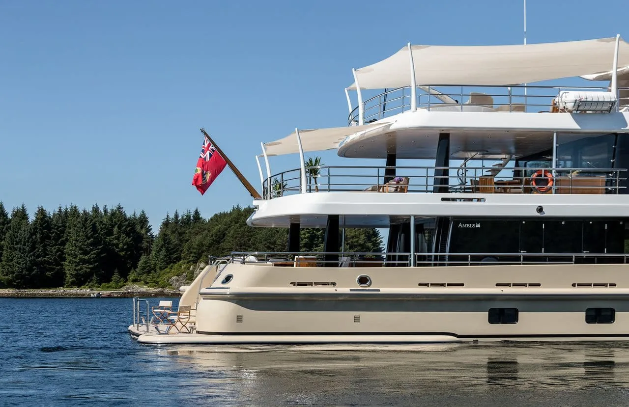 LILI - photo 6 yacht charter Cannes