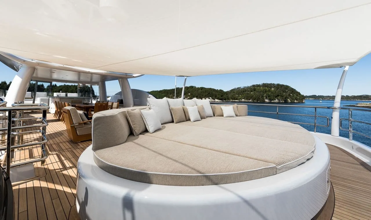 LILI - photo 9 yacht charter Cannes