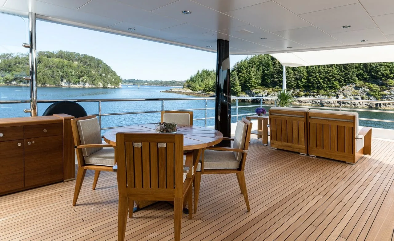 LILI - photo 12 yacht charter Cannes