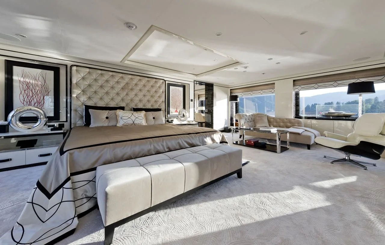 LILI - photo 16 yacht charter Cannes