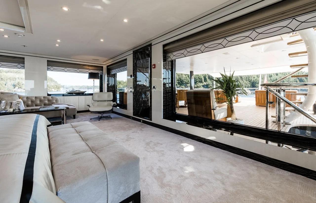 LILI - photo 17 yacht charter Cannes
