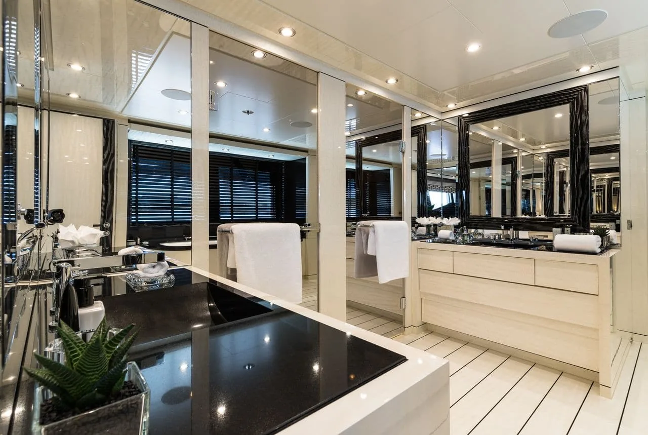 LILI - photo 20 yacht charter Cannes