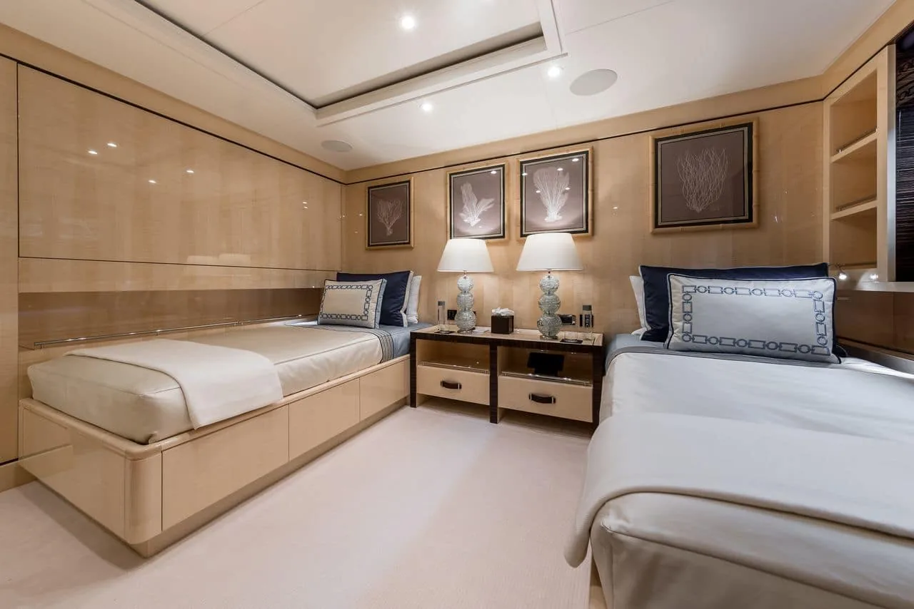 LILI - photo 22 yacht charter Cannes