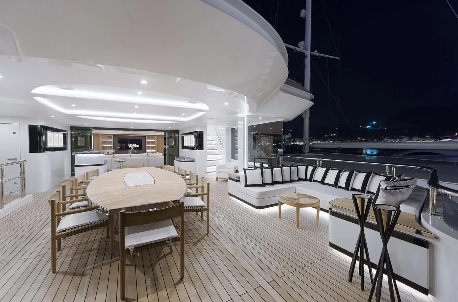 LIQUID SKY - photo 10 yacht charter Cannes