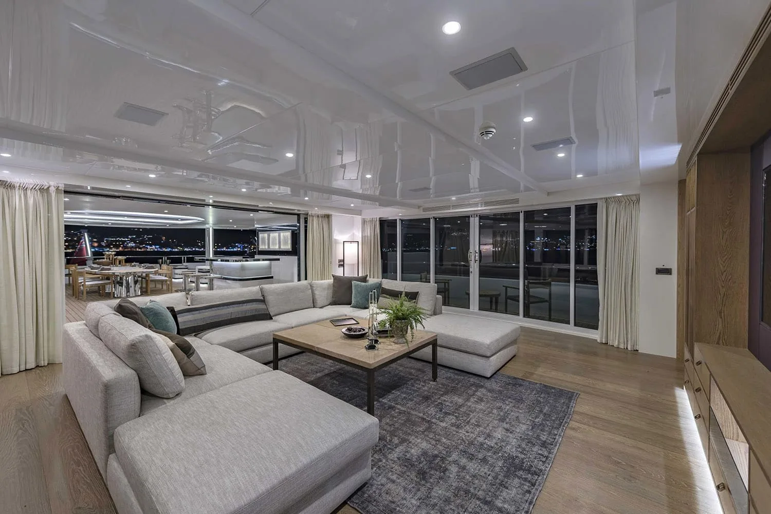 LIQUID SKY - photo 12 yacht charter Cannes
