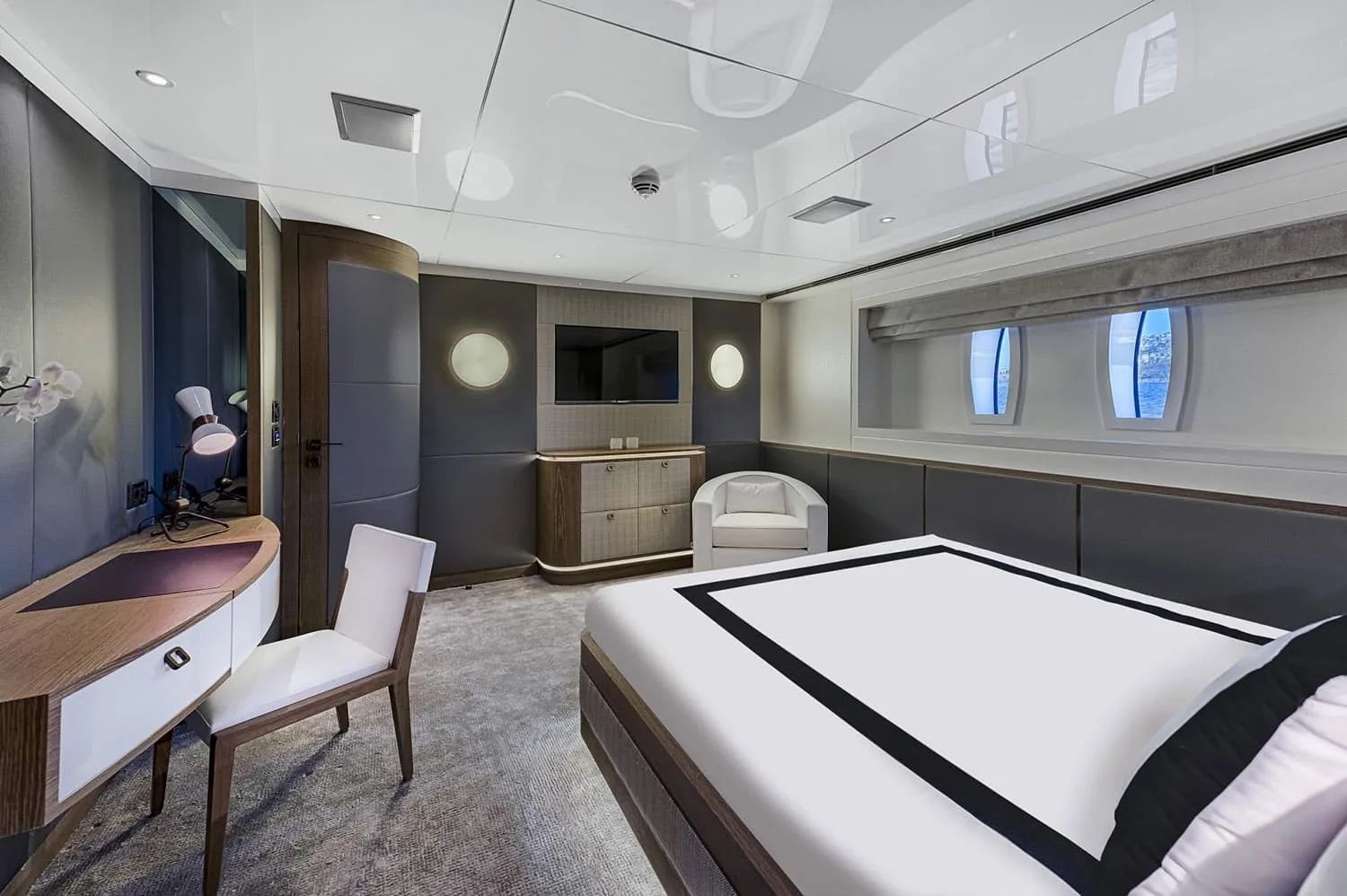 LIQUID SKY - photo 17 yacht charter Cannes
