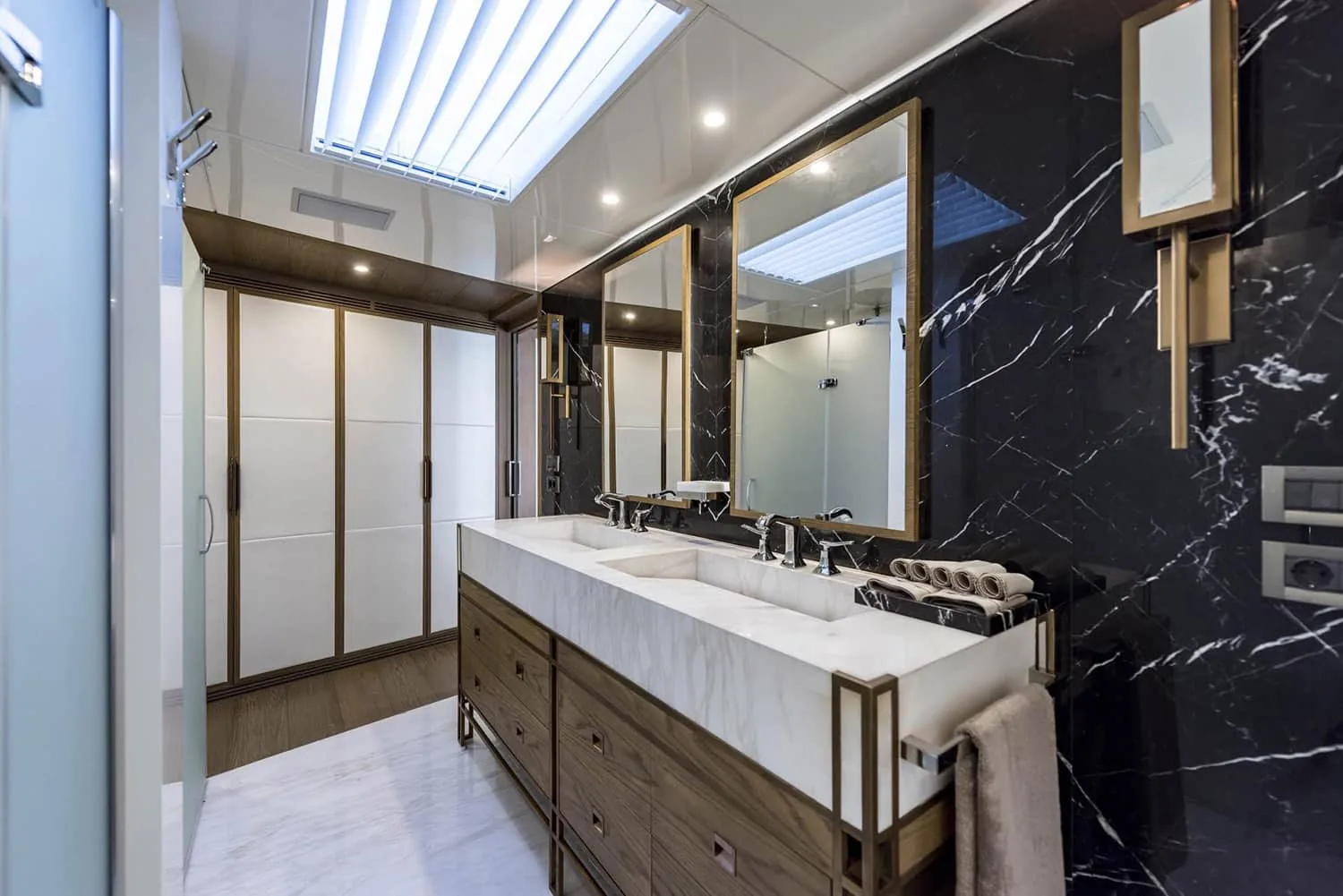 LIQUID SKY - photo 19 yacht charter Cannes