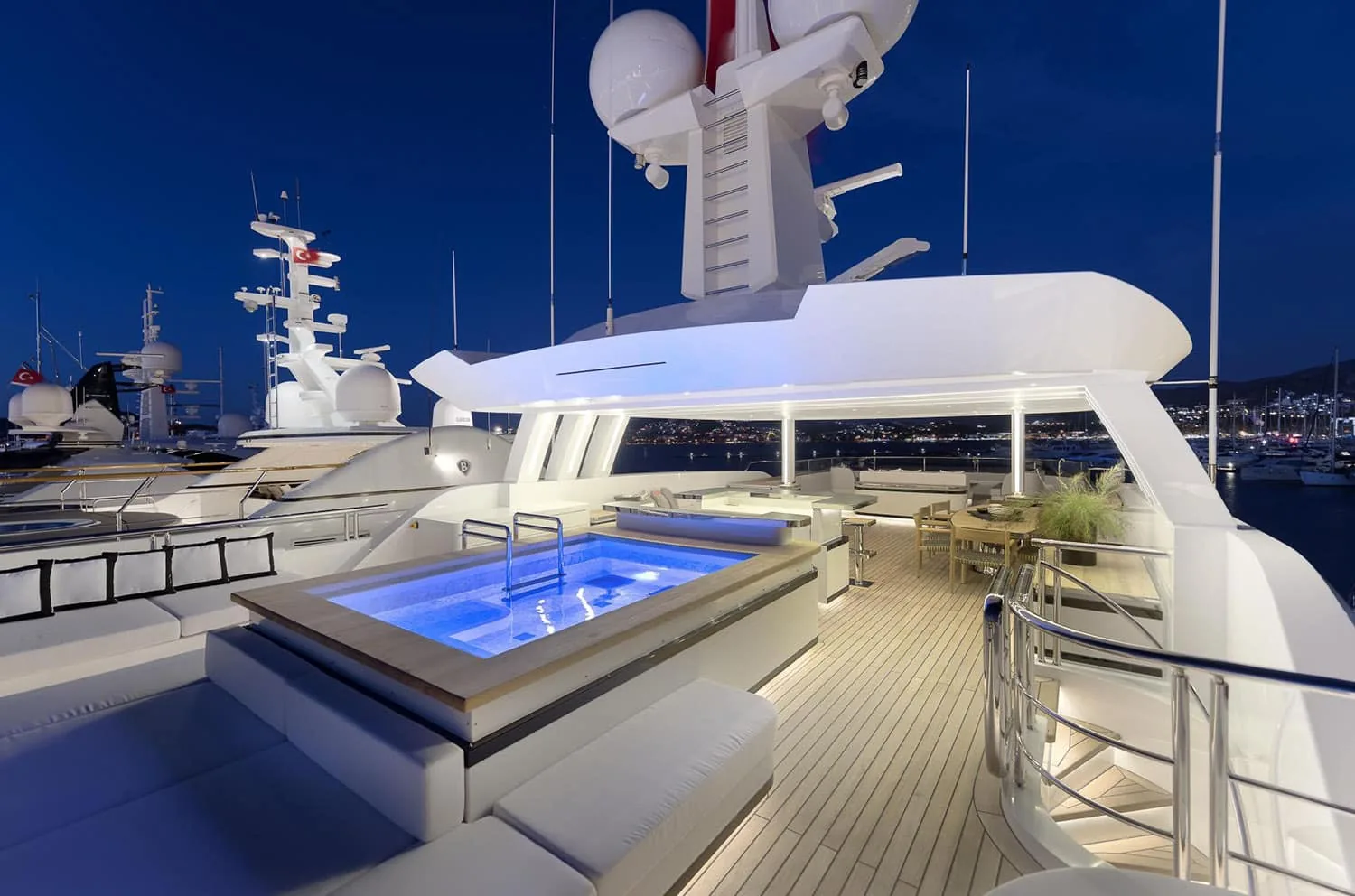 LIQUID SKY - photo 22 yacht charter Cannes