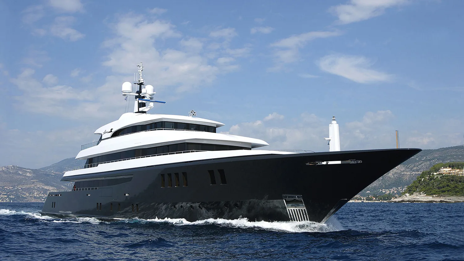 LOON - photo 6 yacht charter Cannes