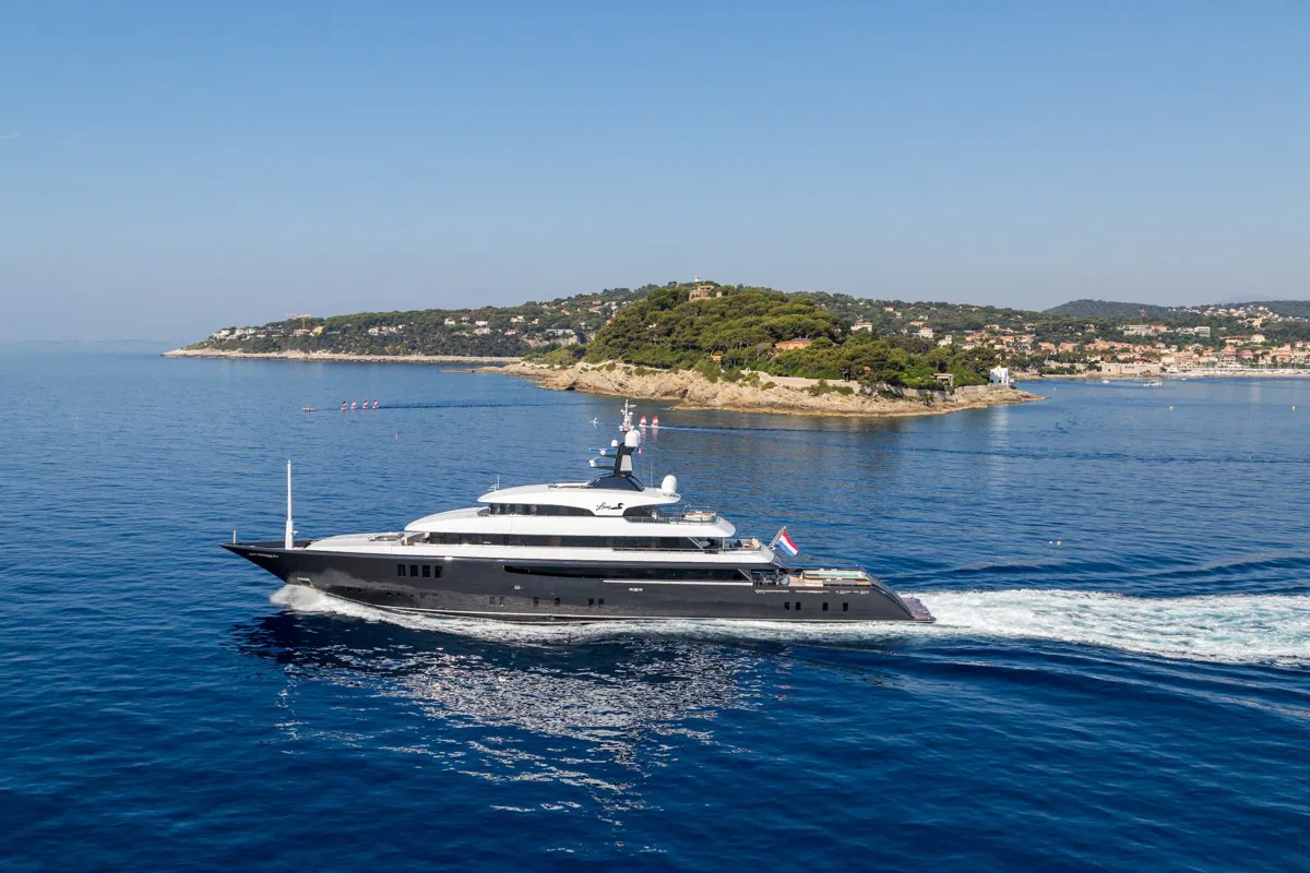 LOON - photo 7 yacht charter Cannes