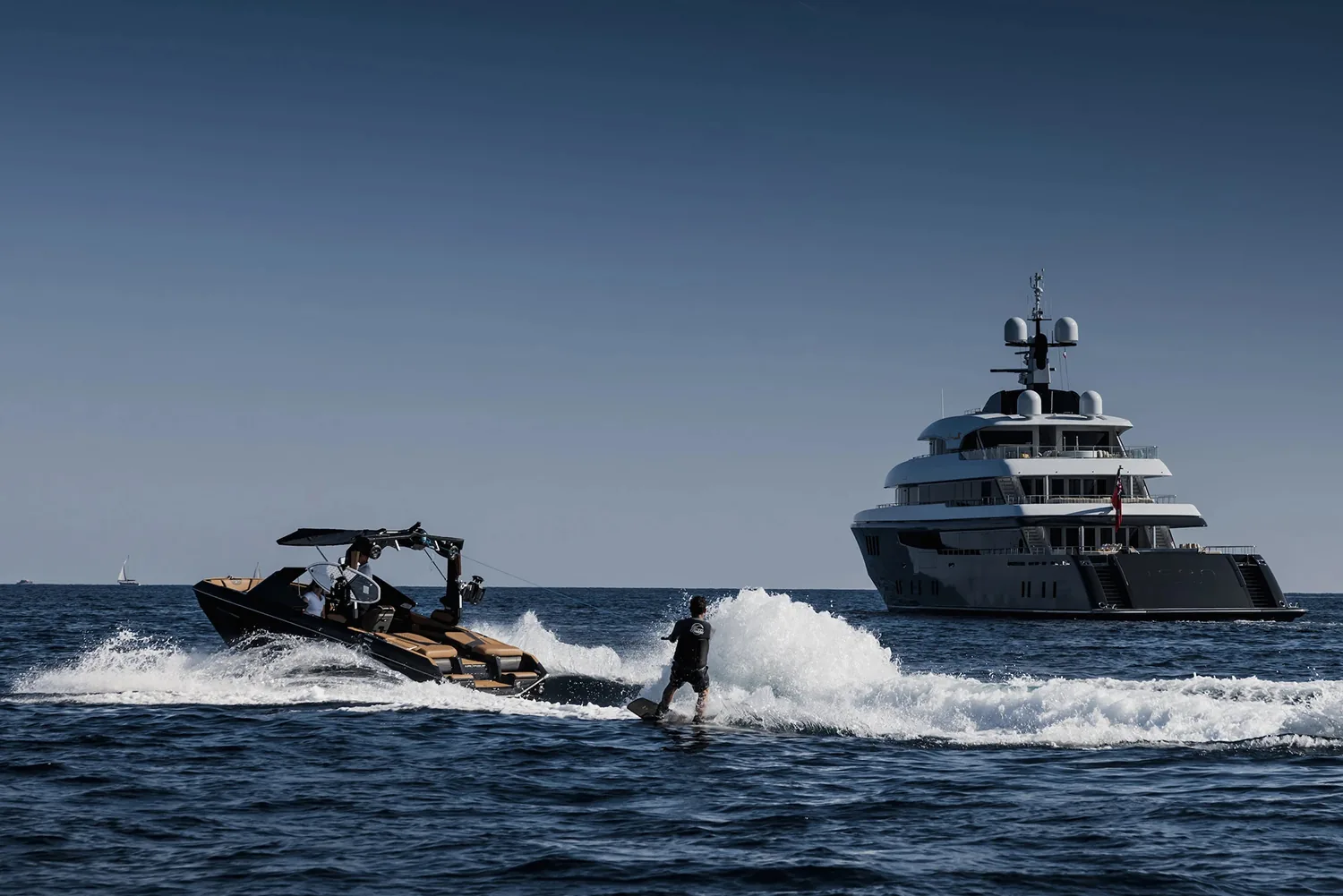 LOON - photo 9 yacht charter Cannes