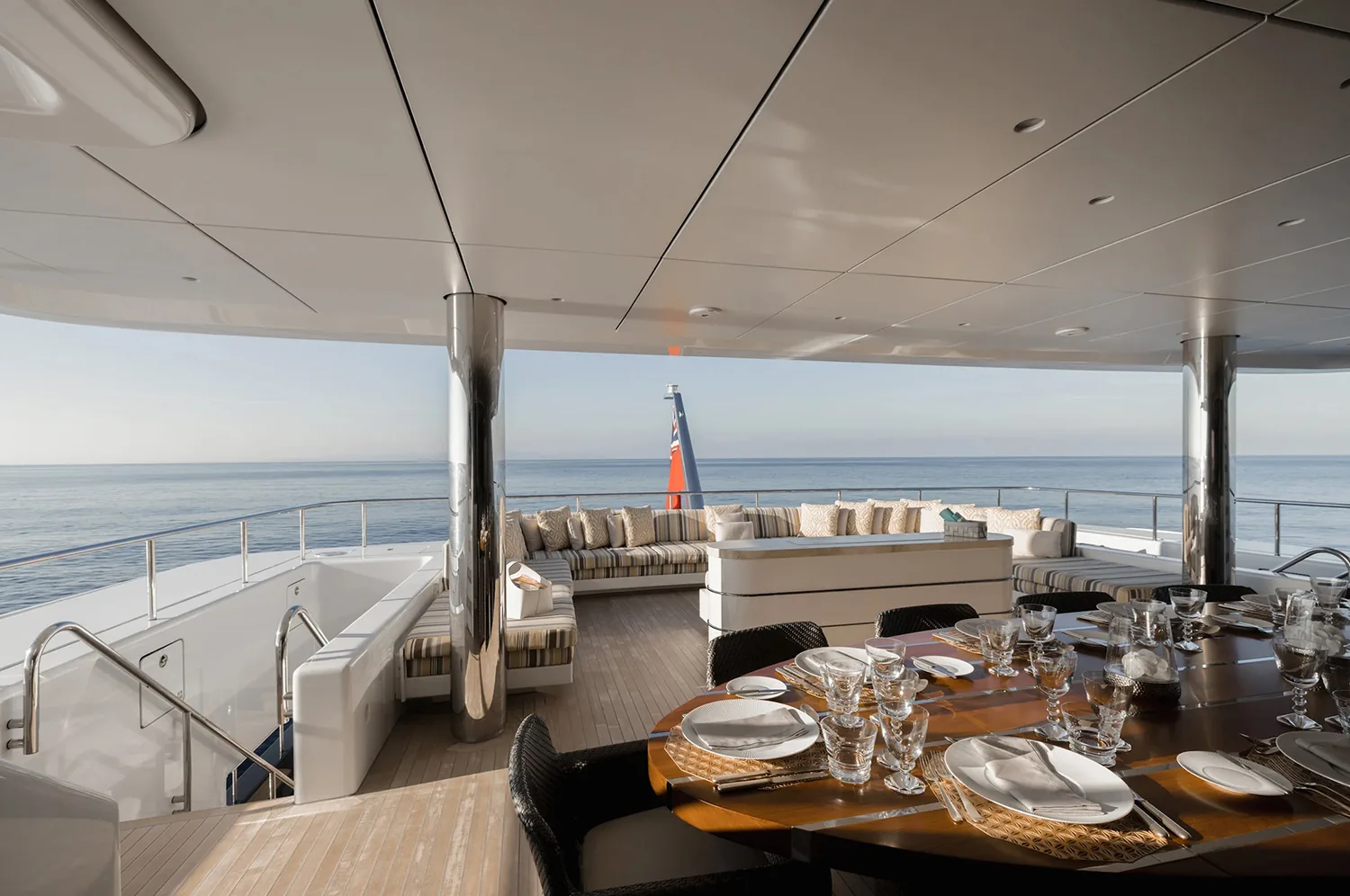 LOON - photo 15 yacht charter Cannes