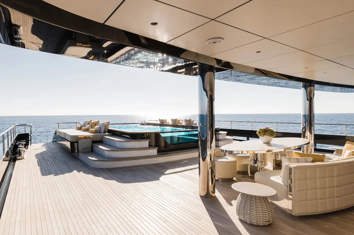 LOON - photo 21 yacht charter Cannes