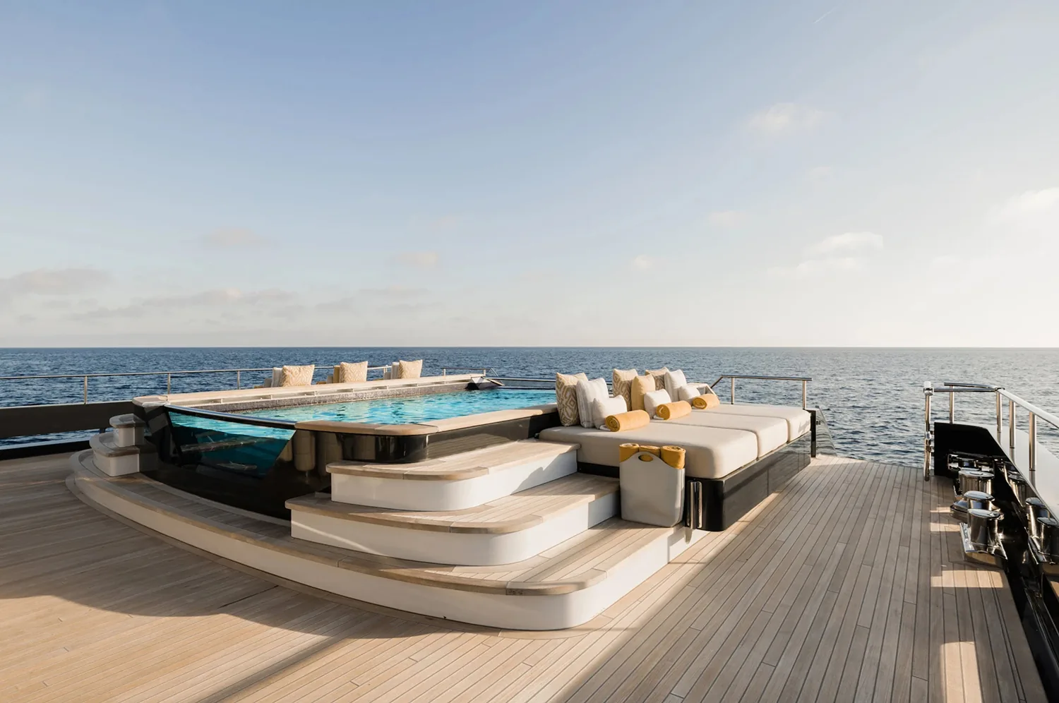 LOON - photo 25 yacht charter Cannes