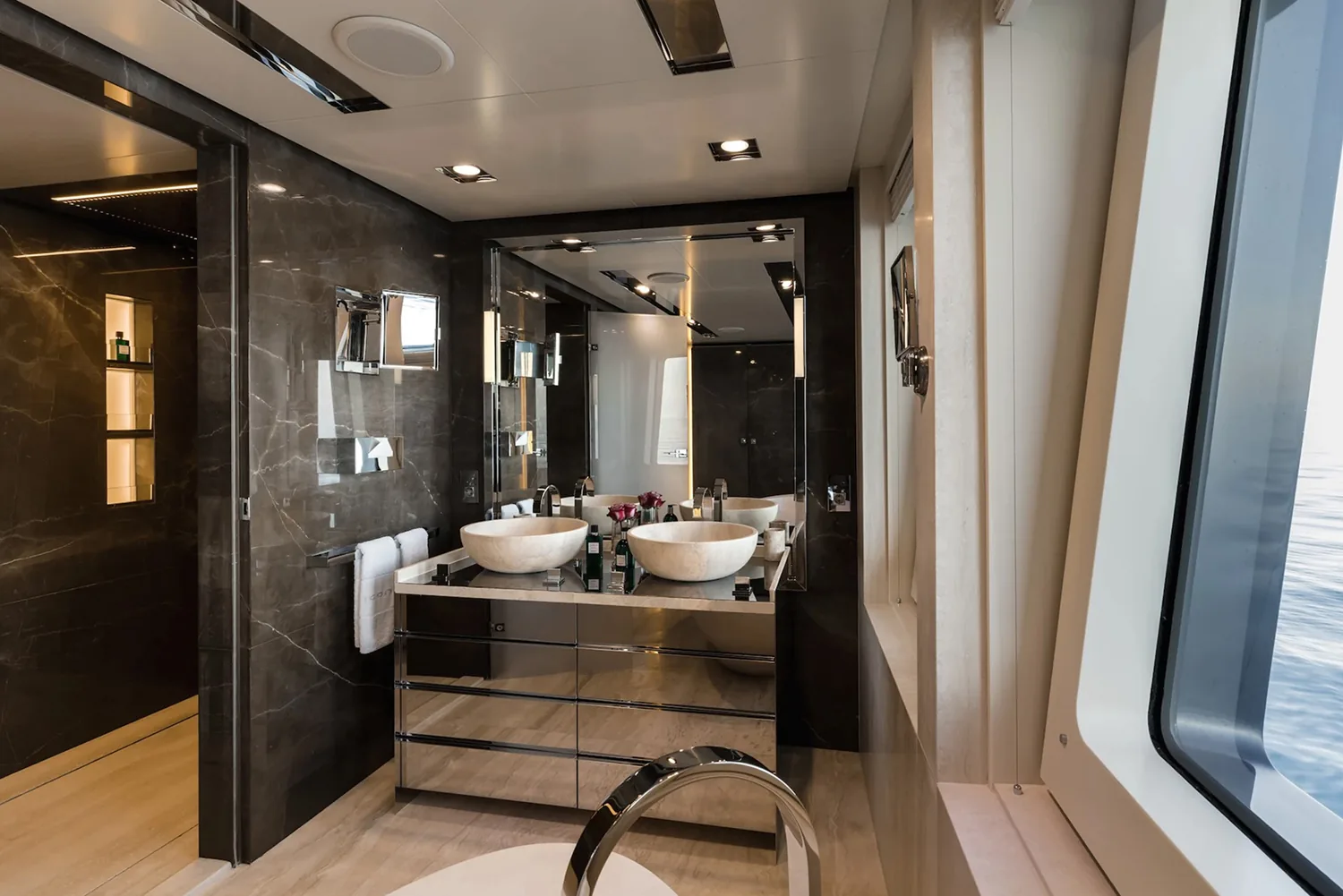 LOON - photo 30 yacht charter Cannes