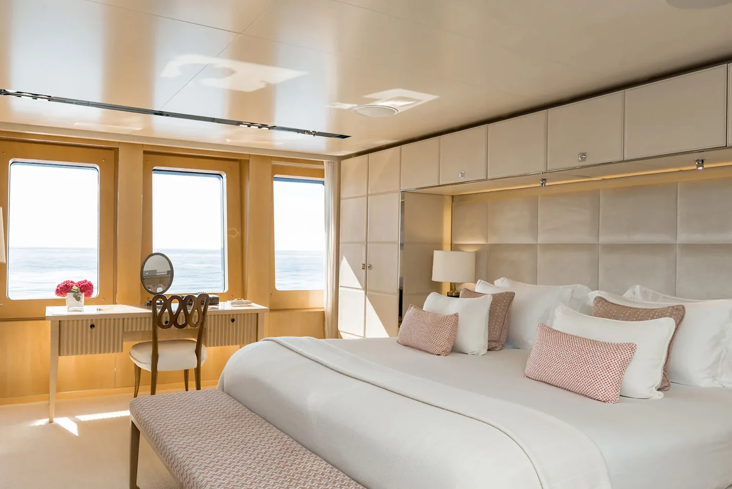 LOON - photo 32 yacht charter Cannes